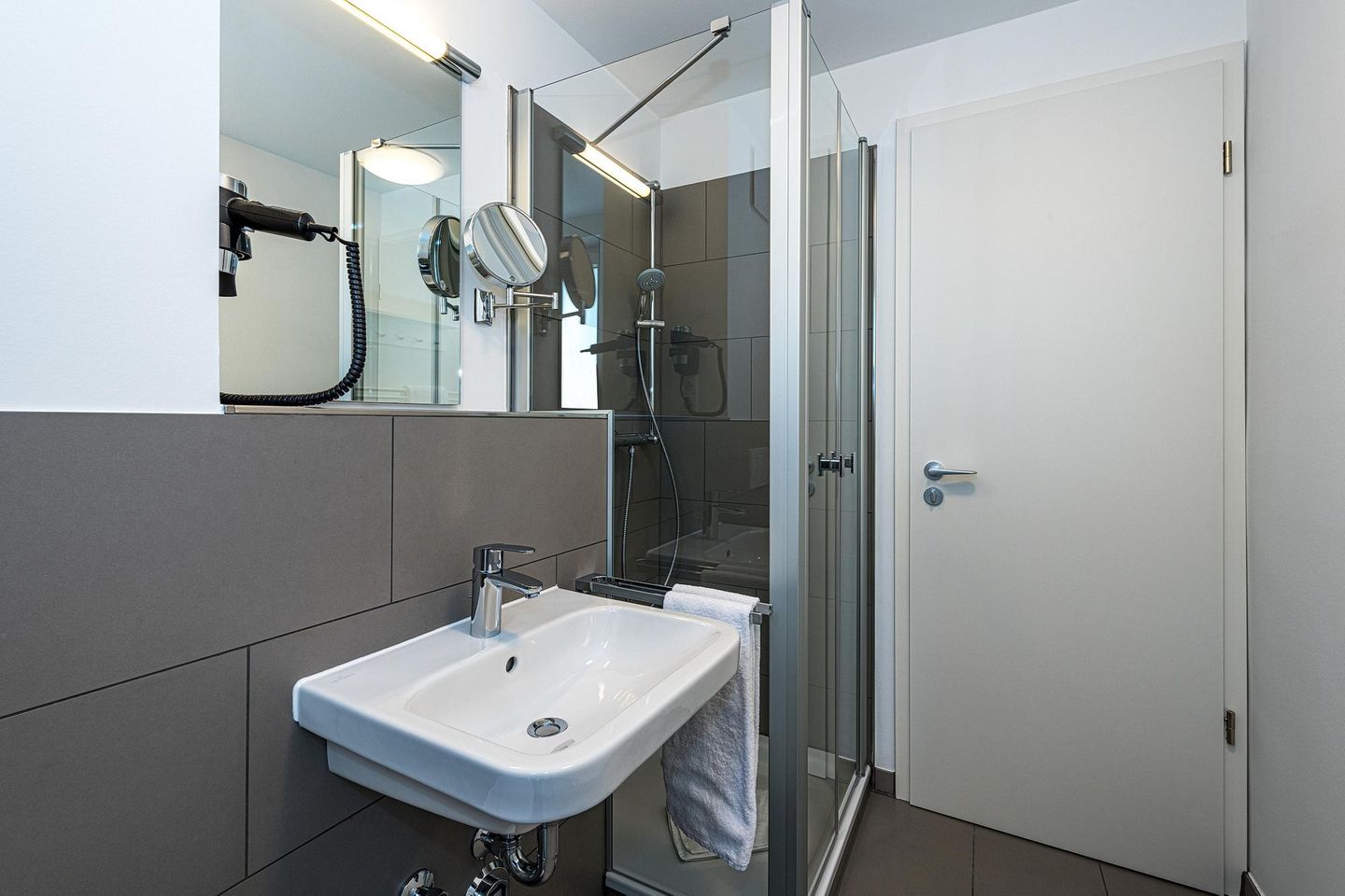 Deichhäuser Anna Küste Deichhäuser Anna Küste 8-30 Bensersiel - Badezimmer mit Dusche