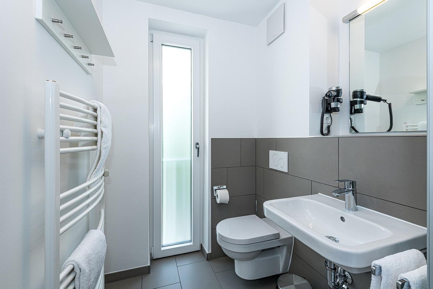 Deichhäuser Anna Küste Deichhäuser Anna Küste 8-30 Bensersiel - Badezimmer mit Dusche