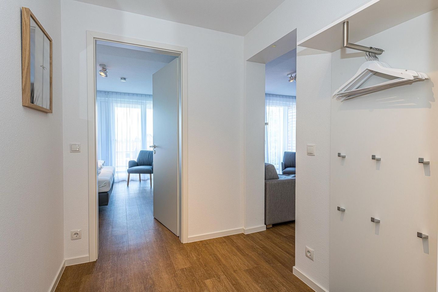 Deichhäuser Anna Küste Deichhäuser Anna Küste 8-31 Bensersiel - Flur mit Garderobe