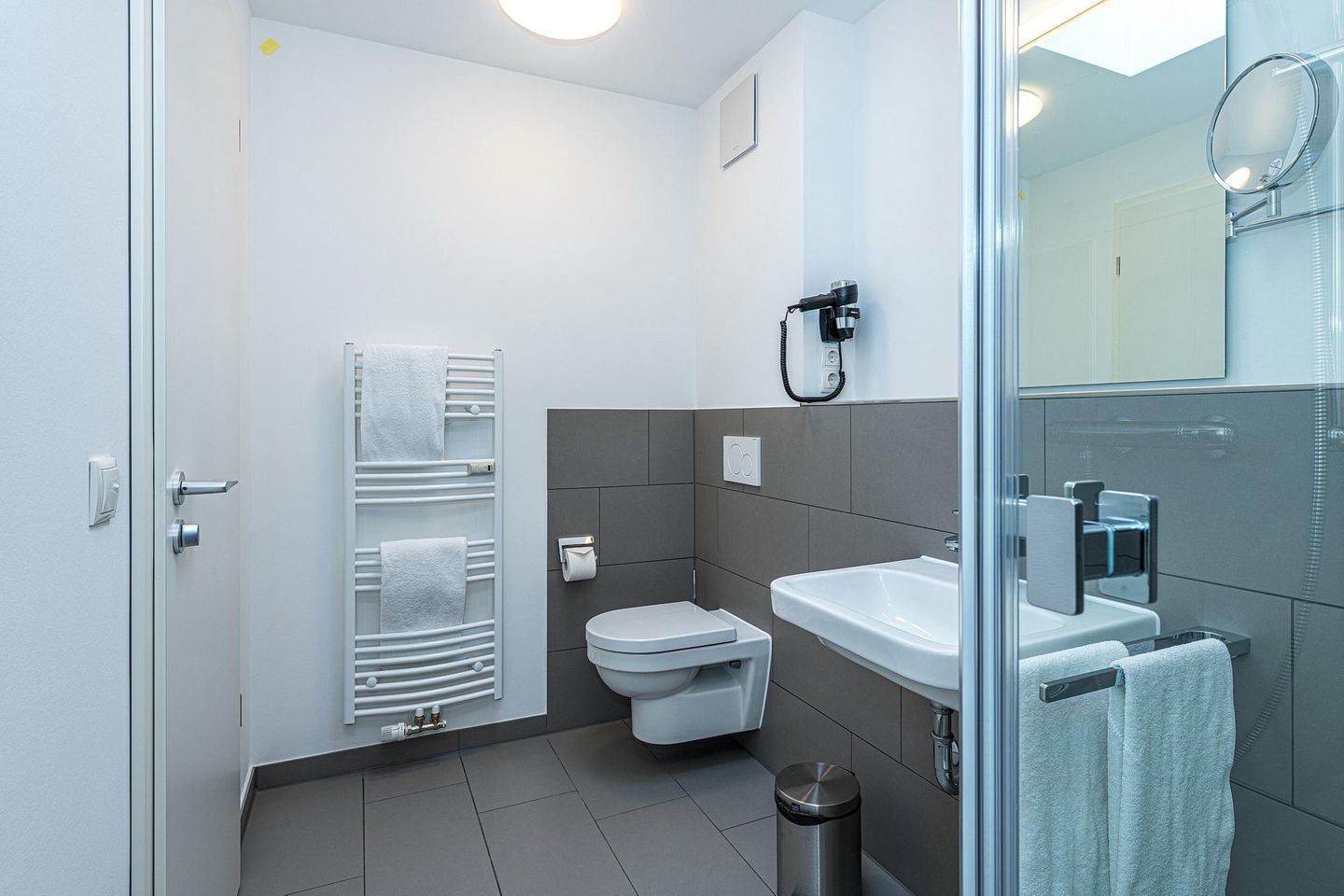 Deichhäuser Anna Küste Deichhäuser Anna Küste 8-31 Bensersiel - Badezimmer mit Dusche