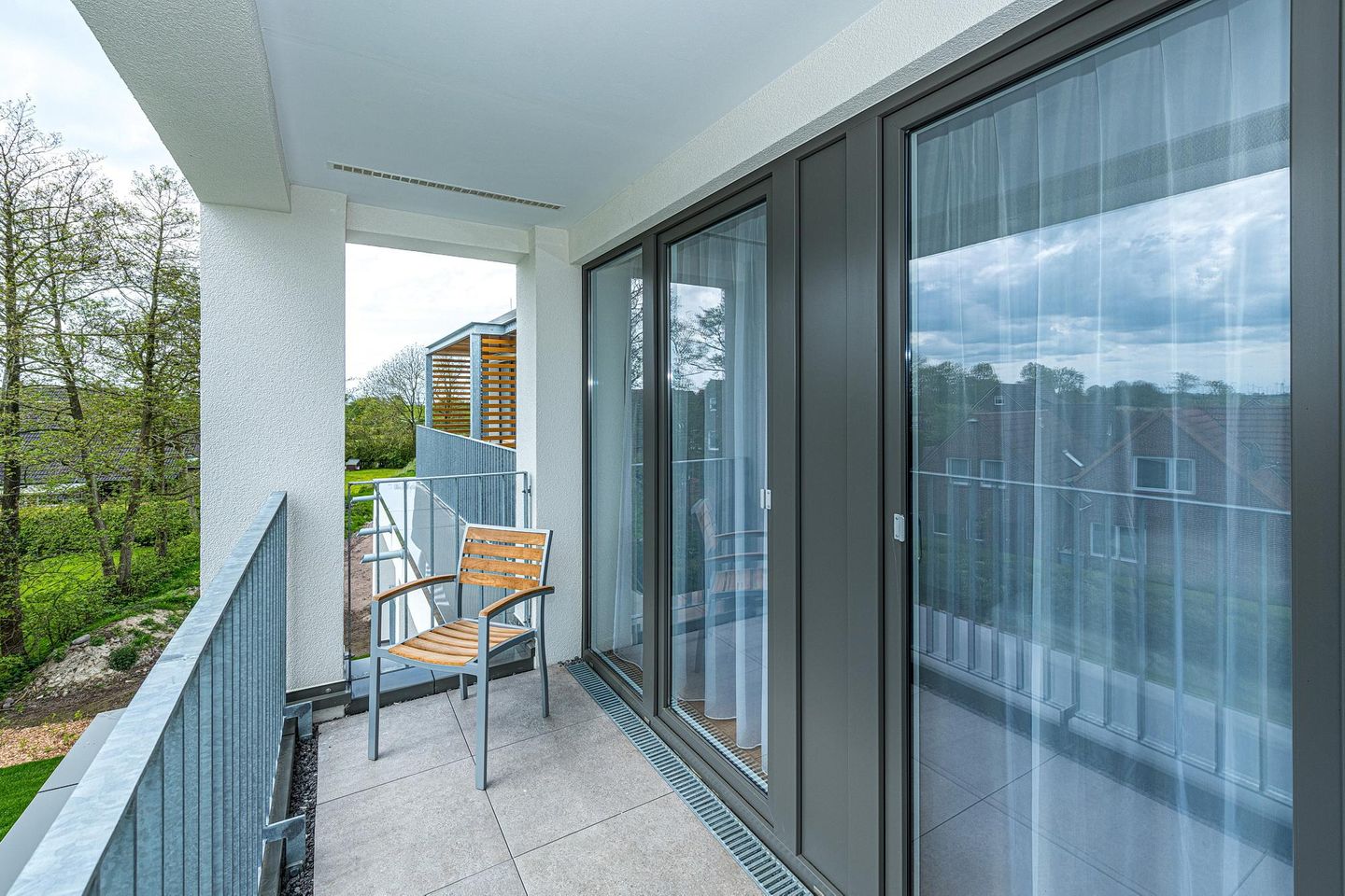 Deichhäuser Anna Küste Deichhäuser Anna Küste 8-31 Bensersiel - Balkon mit Gartenmöbeln