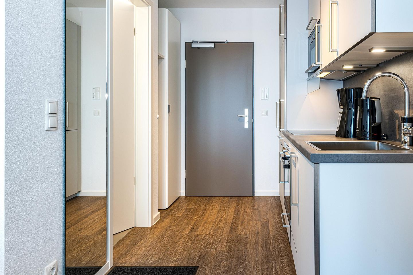 Deichhäuser Anna Küste Deichhäuser Anna Küste 8-32 Bensersiel - Flur mit Garderobe