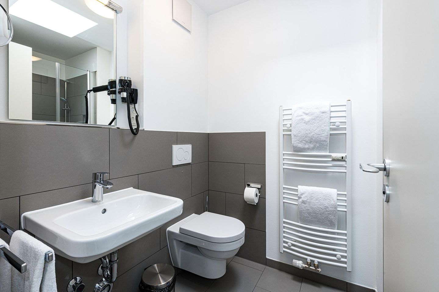 Deichhäuser Anna Küste Deichhäuser Anna Küste 8-32 Bensersiel - Badezimmer mit Dusche