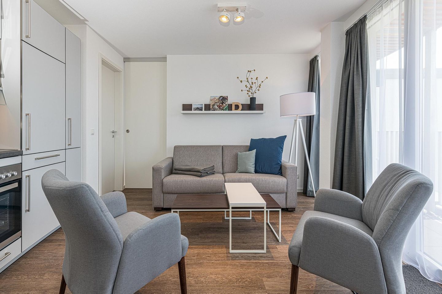 Deichhäuser Anna Küste Deichhäuser Anna Küste 8-33 Bensersiel - Wohn-Essbereich mit Couch