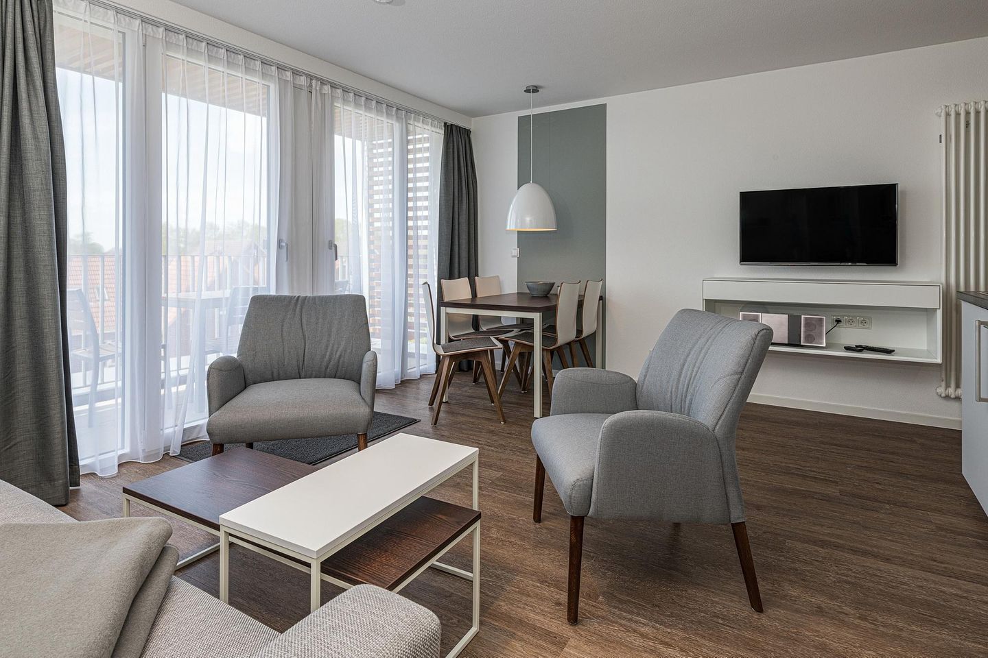 Deichhäuser Anna Küste Deichhäuser Anna Küste 8-33 Bensersiel - Wohn-Essbereich mit Couch