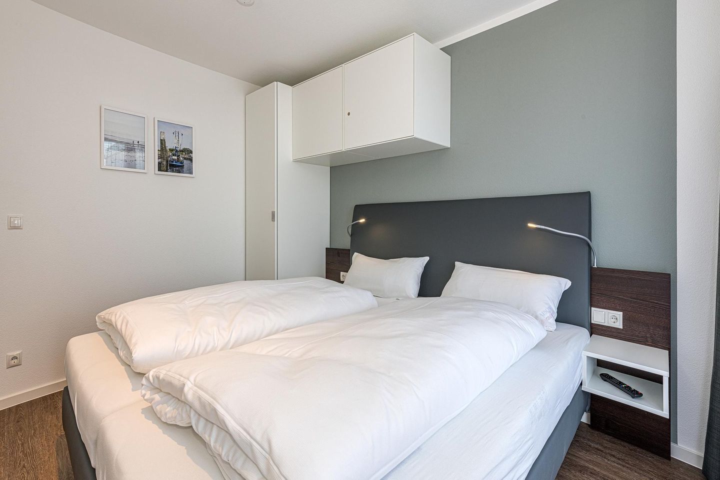 Deichhäuser Anna Küste Deichhäuser Anna Küste 8-33 Bensersiel - Schlafzimmer mit Doppelbett