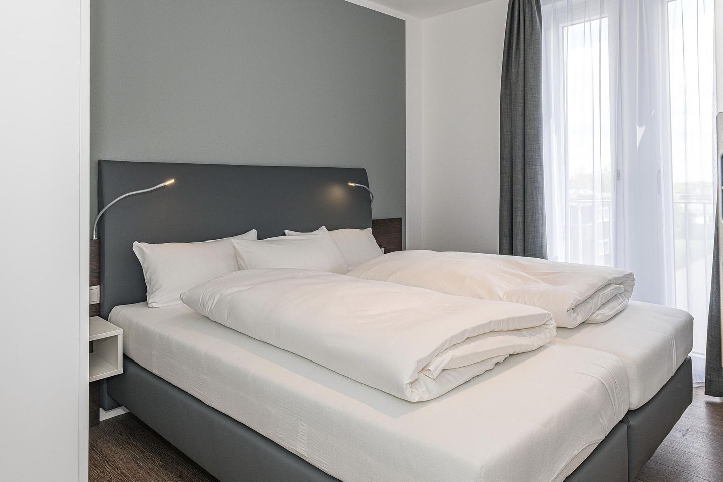 Deichhäuser Anna Küste Deichhäuser Anna Küste 8-33 Bensersiel - Schlafzimmer mit Doppelbett