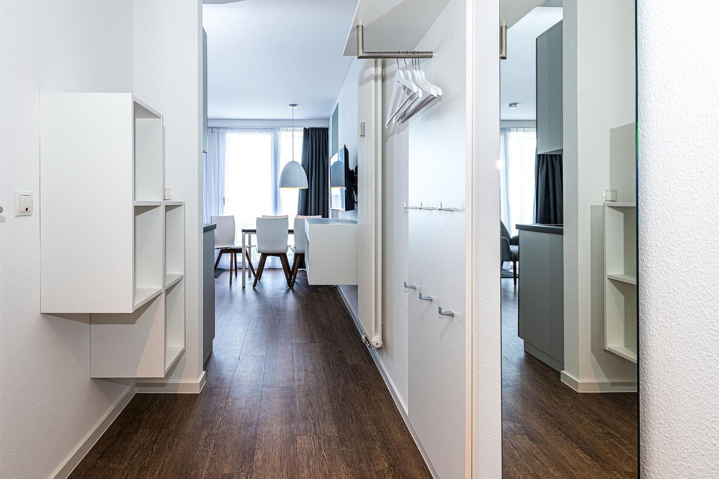 Deichhäuser Anna Küste Deichhäuser Anna Küste 8-33 Bensersiel - Flur mit Garderobe