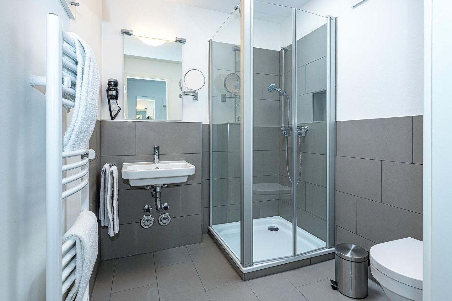 Deichhäuser Anna Küste Deichhäuser Anna Küste 8-33 Bensersiel - Badezimmer mit Dusche