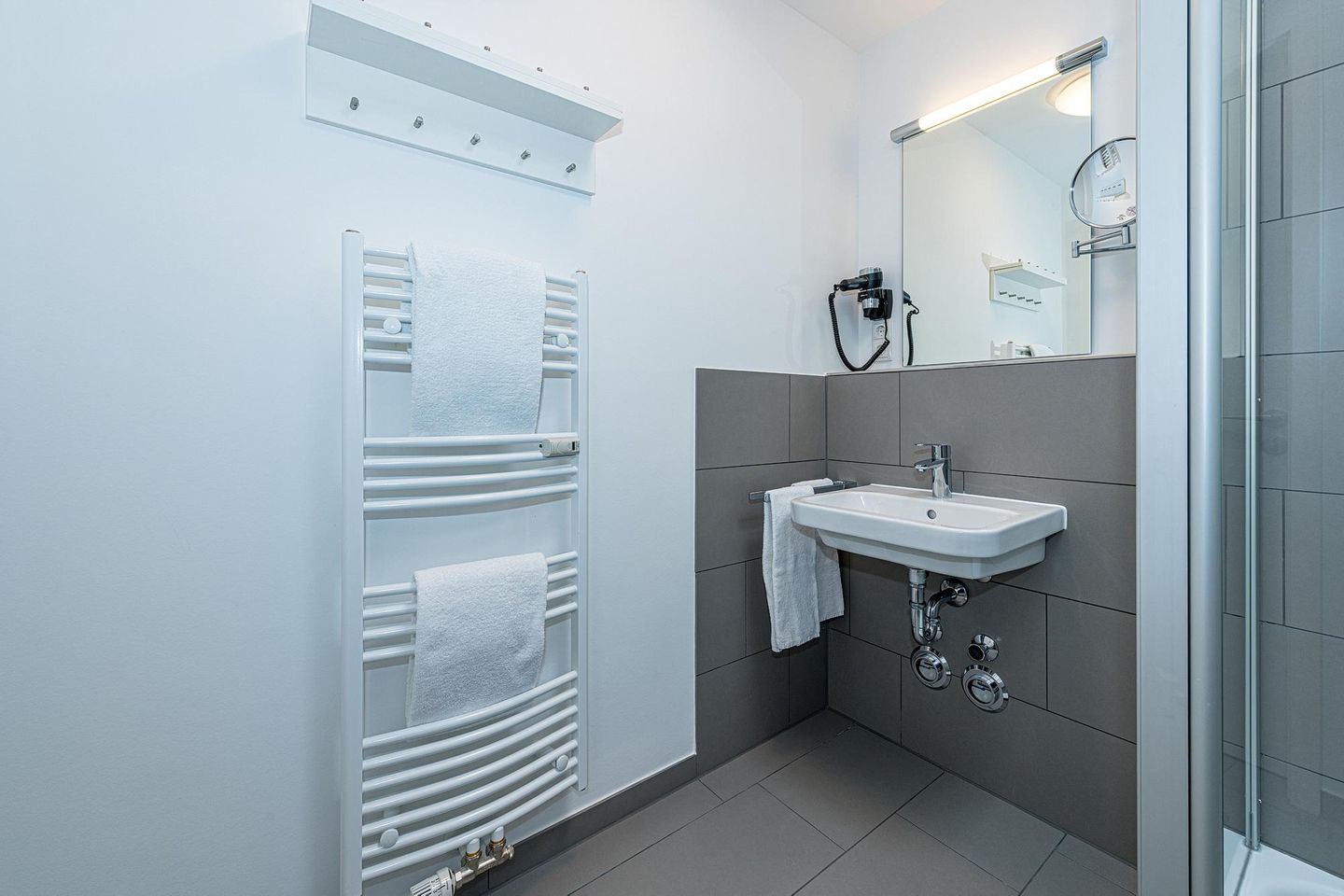 Deichhäuser Anna Küste Deichhäuser Anna Küste 8-33 Bensersiel - Badezimmer mit Dusche