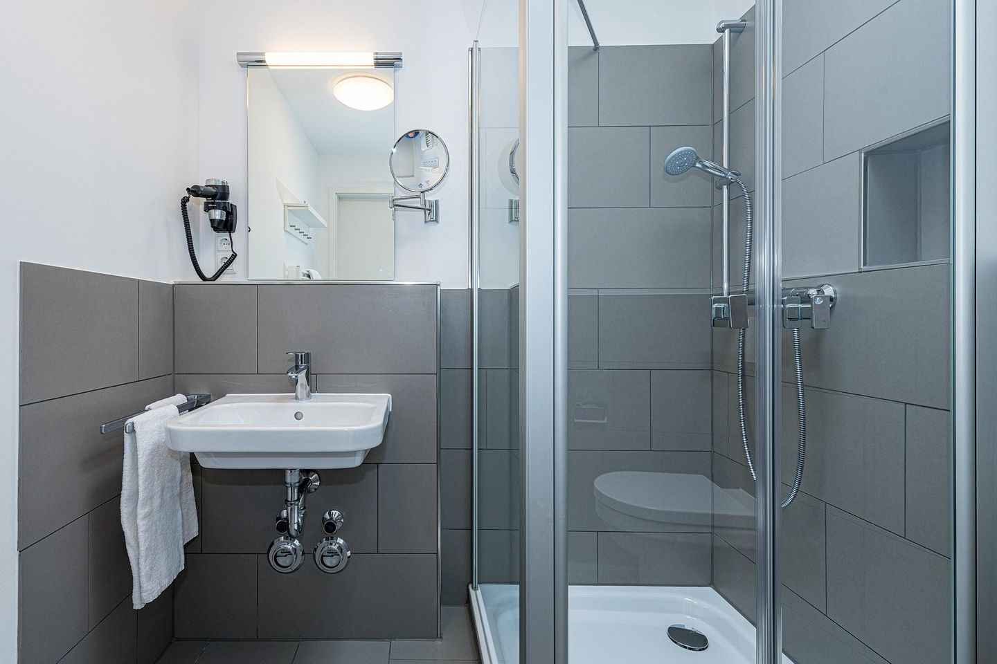 Deichhäuser Anna Küste Deichhäuser Anna Küste 8-33 Bensersiel - Badezimmer mit Dusche