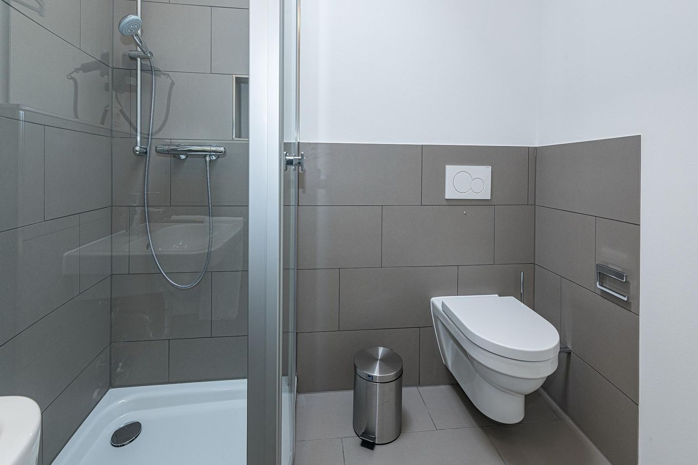 Deichhäuser Anna Küste Deichhäuser Anna Küste 8-33 Bensersiel - Badezimmer mit Dusche