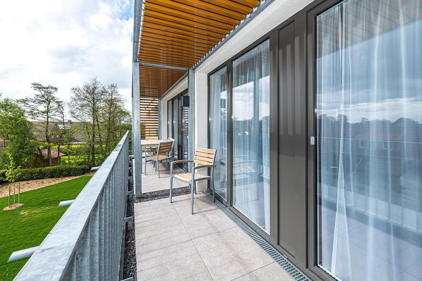 Deichhäuser Anna Küste Deichhäuser Anna Küste 8-33 Bensersiel - Balkon mit Gartenmöbeln