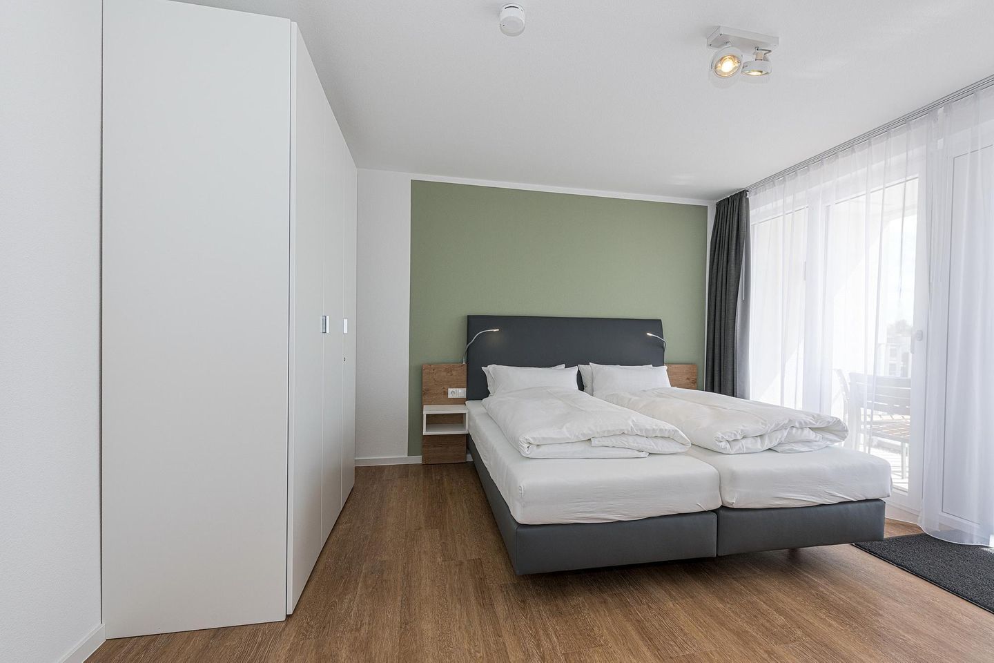 Deichhäuser Anna Küste Deichhäuser Anna Küste 8-34 Bensersiel - Schlafzimmer mit Doppelbett