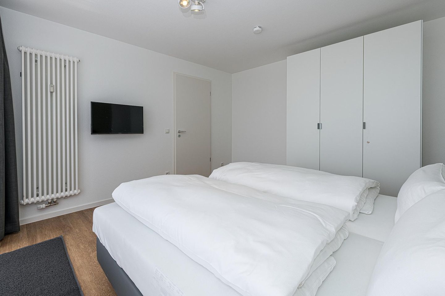 Deichhäuser Anna Küste Deichhäuser Anna Küste 8-34 Bensersiel - Schlafzimmer mit Doppelbett