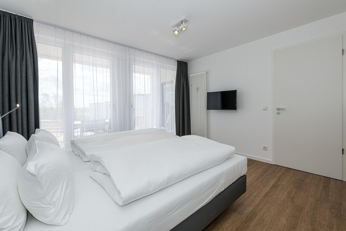 Deichhäuser Anna Küste Deichhäuser Anna Küste 8-34 Bensersiel - Schlafzimmer mit Doppelbett