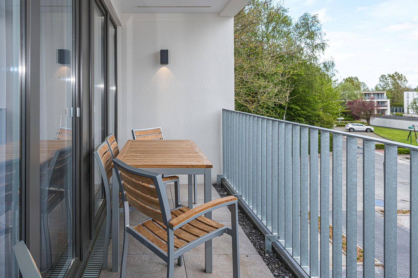 Deichhäuser Anna Küste Deichhäuser Anna Küste 8-34 Bensersiel - Balkon mit Gartenmöbeln