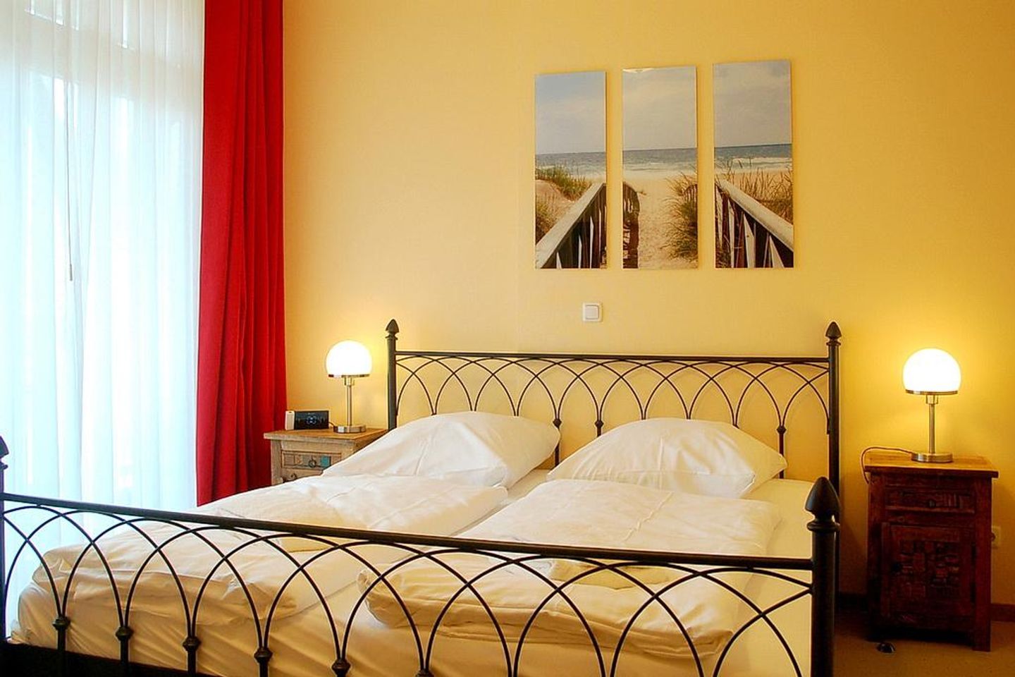 Dünenschloss Dünenschloss 1-21 Kühlungsborn - Schlafzimmer mit Doppelbett