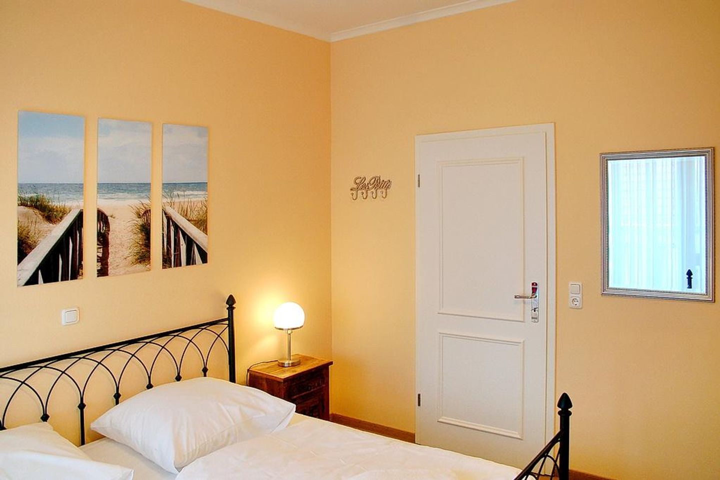 Dünenschloss Dünenschloss 1-21 Kühlungsborn - Schlafzimmer mit Doppelbett