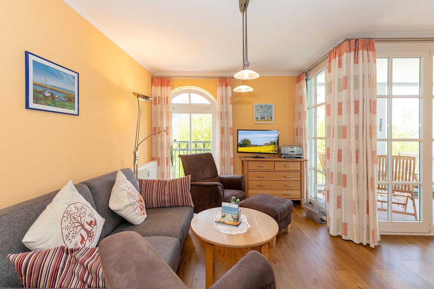 Apartmenthaus Atlantik Apartmenthaus Atlantik 205 Kühlungsborn - Wohn-Essbereich mit Couch