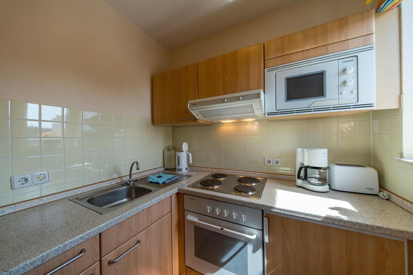 Hus Inselkieker Hus Inselkieker 221 Schillig - Küchenzeile mit Mikrowelle