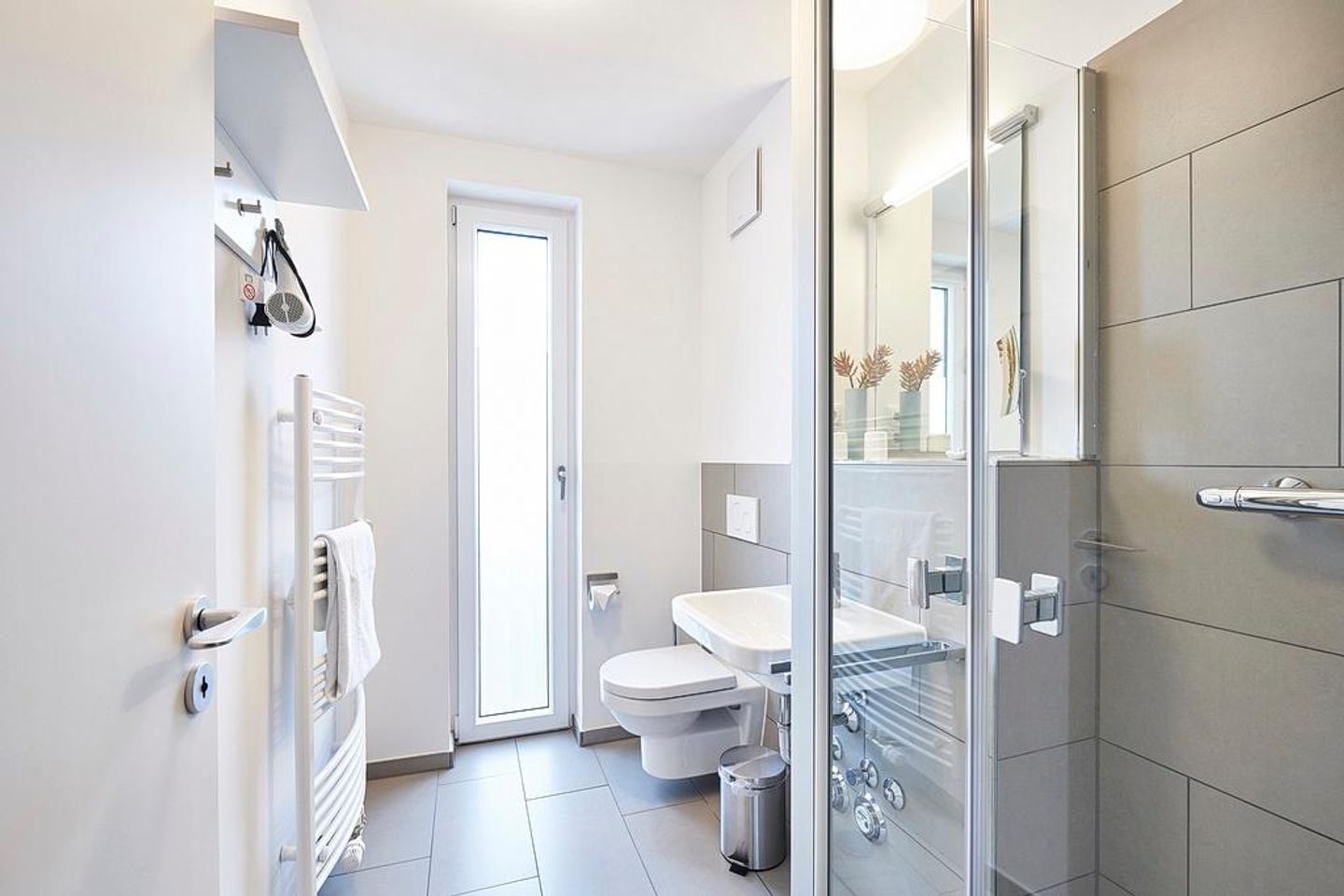 Deichhäuser Anna Küste Deichhäuser Anna Küste 4-30 Bensersiel - Badezimmer mit Dusche und WC