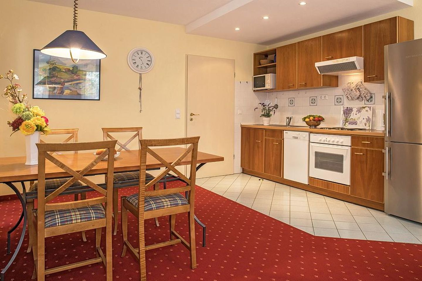 Strand-Park Strand-Park 213 Usedom - Küchenzeile mit Esstisch und Sitzgelegenheit