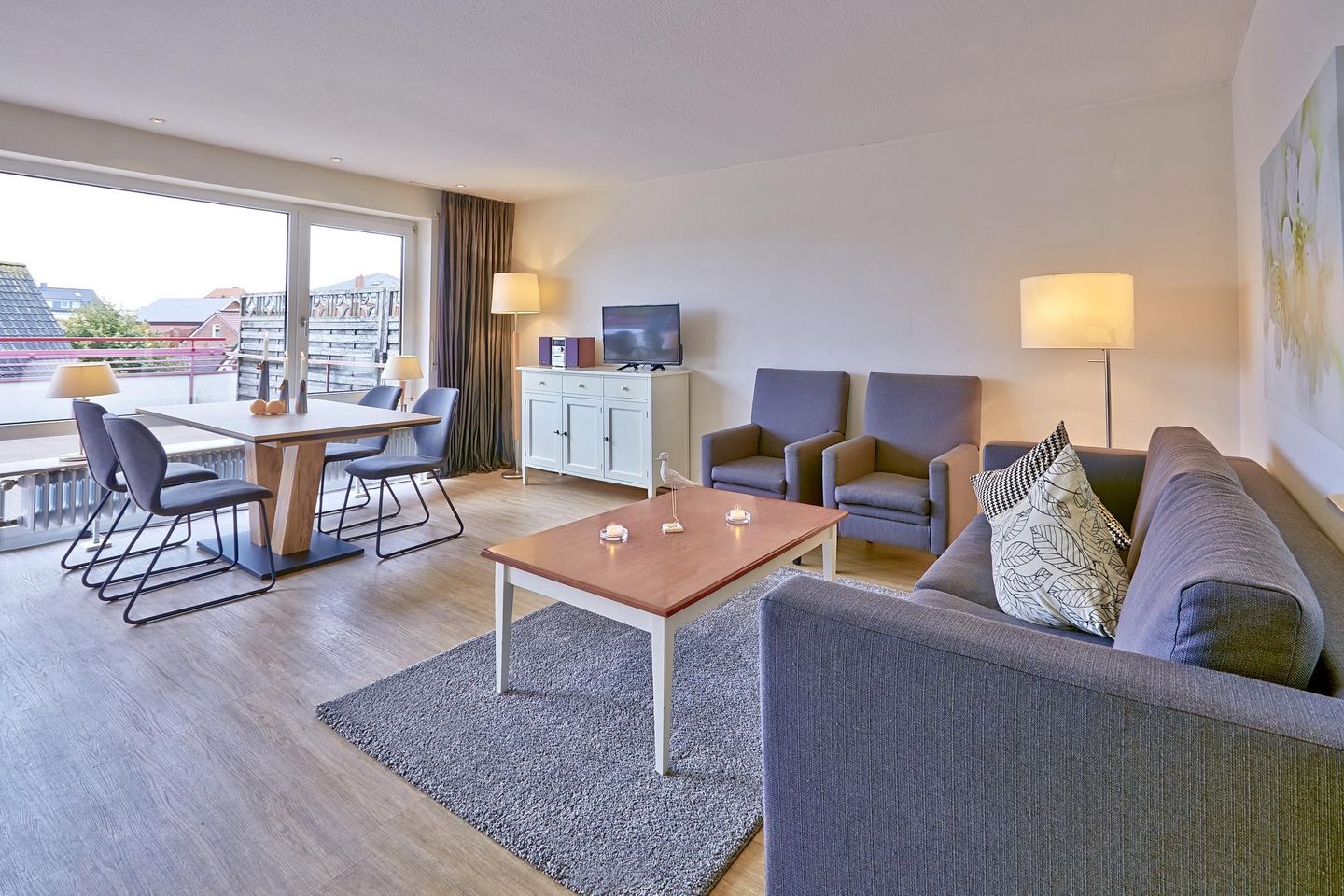 Oberlin Oberlin 15-1-2 Borkum - Wohn-/Essbereich mit Zugang zur Dachterrasse