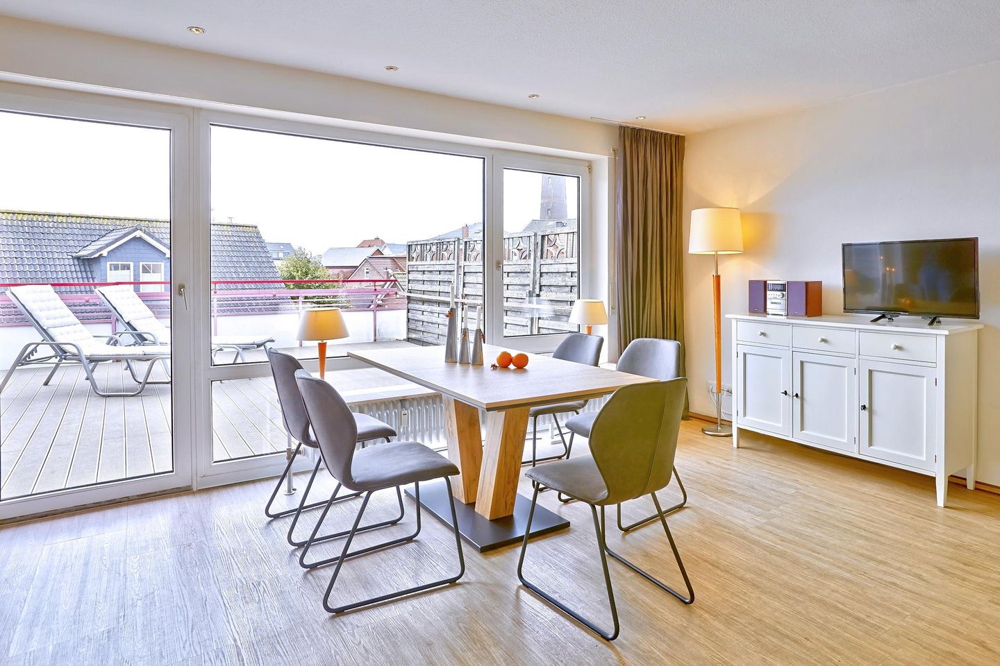 Oberlin Oberlin 15-1-2 Borkum - Wohn-/Essbereich mit Esstisch
