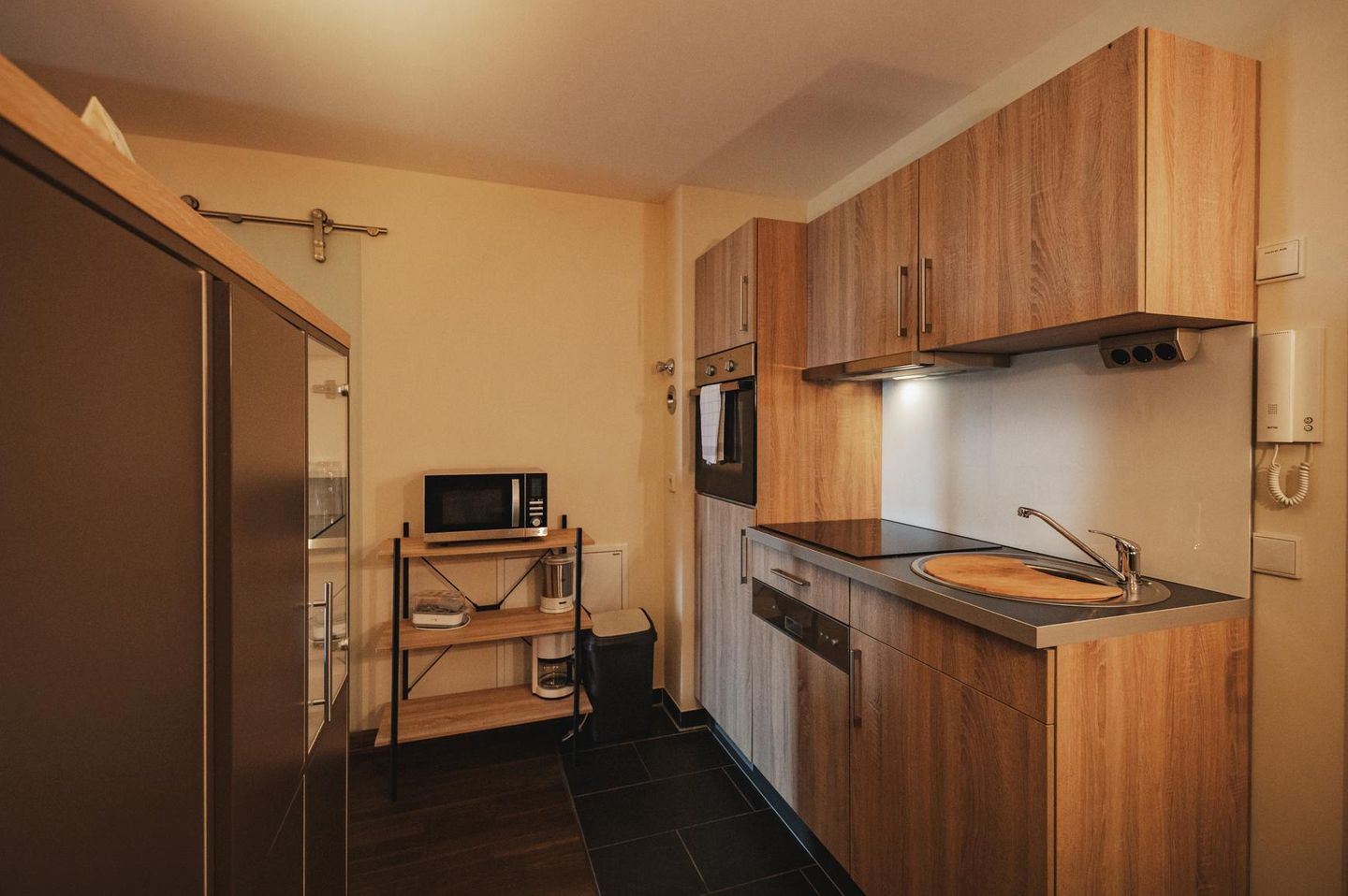 Resort Deichgraf Resort Deichgraf 27-07 Wremen - Küchenzeile mit Backofen