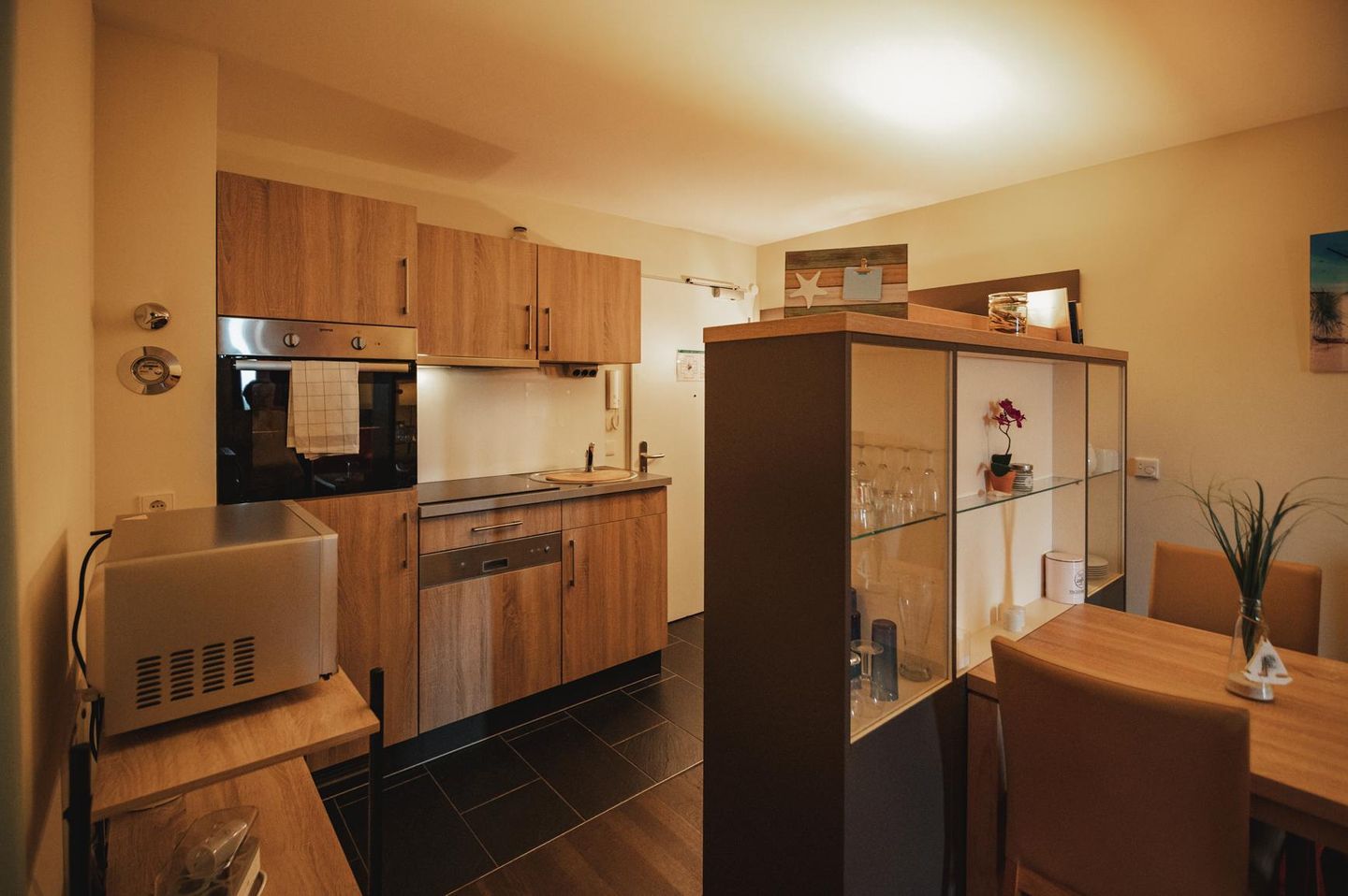 Resort Deichgraf Resort Deichgraf 27-07 Wremen - Küchenzeile mit Backofen