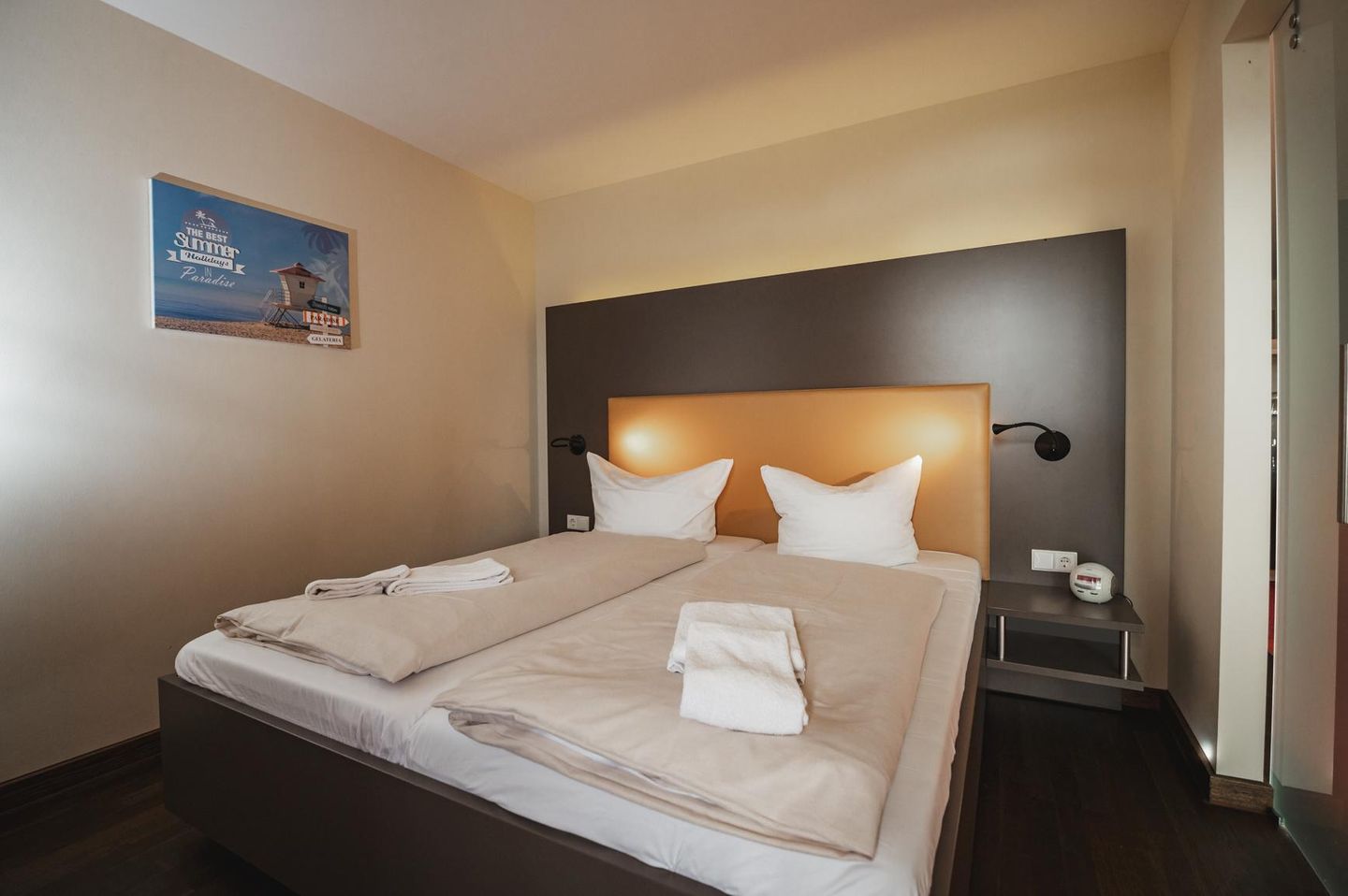 Resort Deichgraf Resort Deichgraf 27-07 Wremen - Schlafzimmer mit Doppelbett