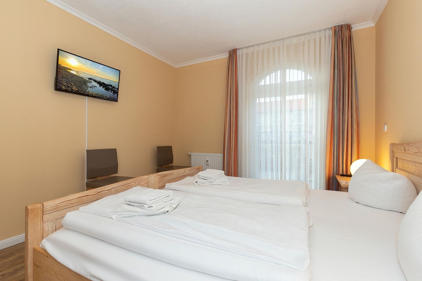 Apartmenthaus Atlantik Apartmenthaus Atlantik 102 Kühlungsborn - Schlafzimmer mit Doppelbett