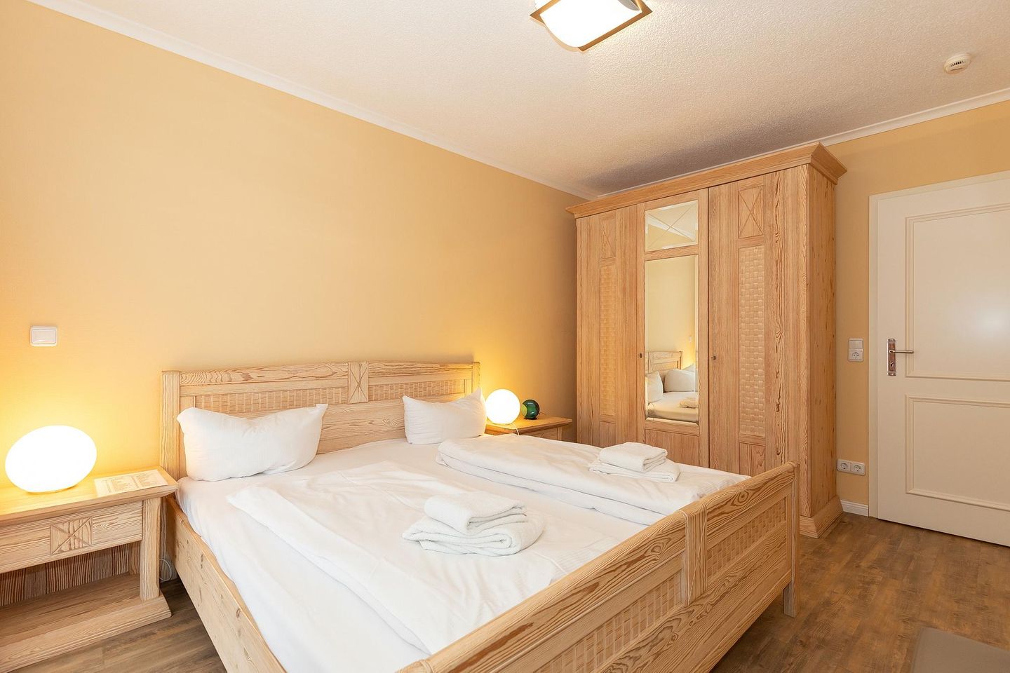 Apartmenthaus Atlantik Apartmenthaus Atlantik 102 Kühlungsborn - Schlafzimmer mit Doppelbett