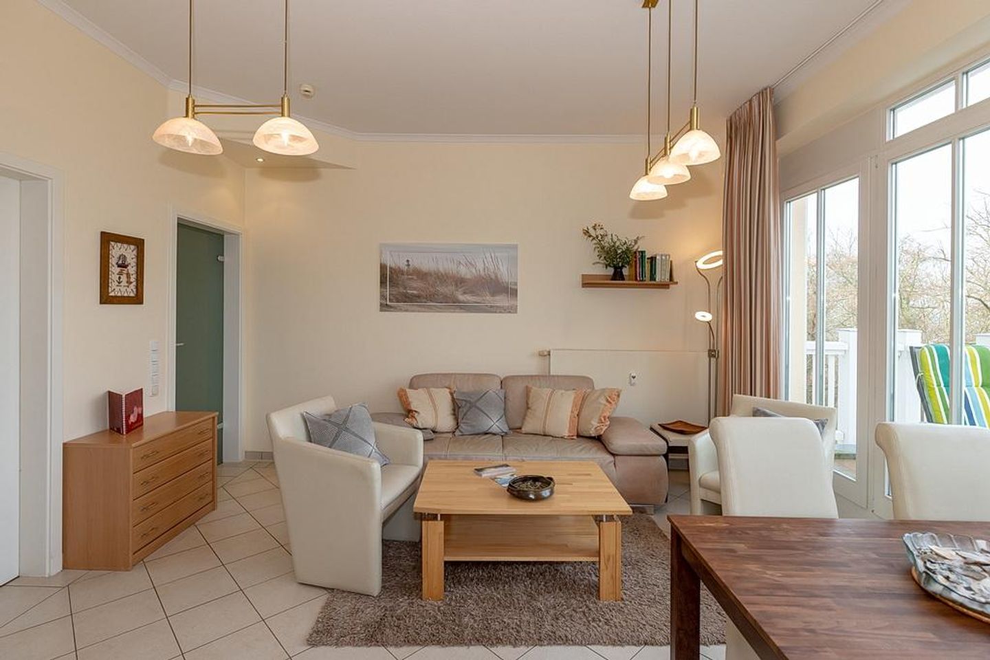 Dünenschloss Dünenschloss 1-40 Kühlungsborn - Wohn-Essbereich mit Couch