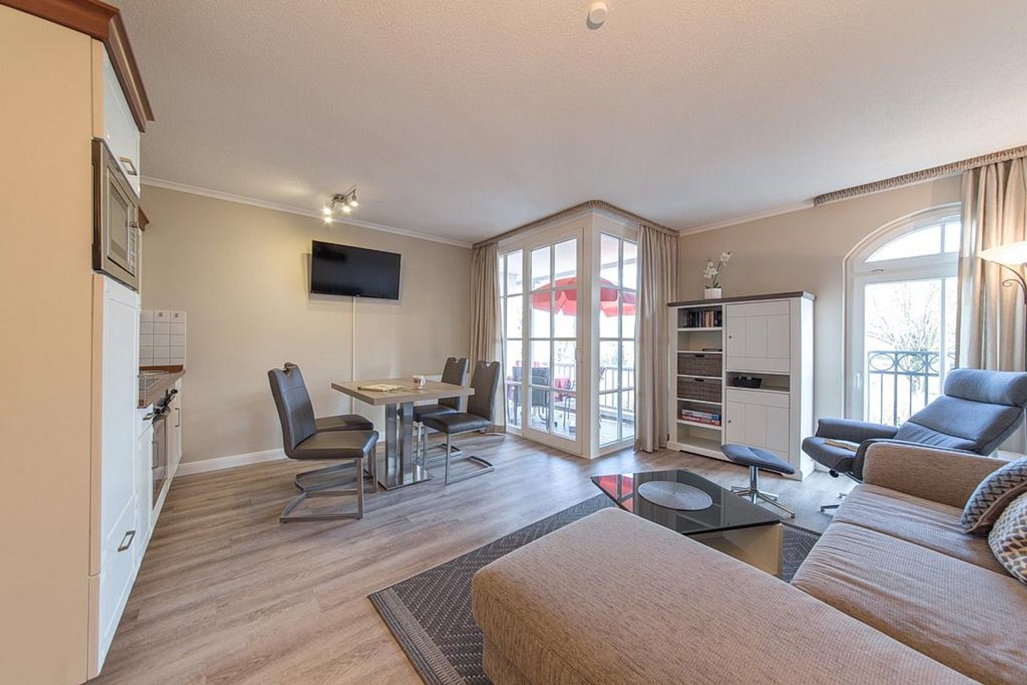 Apartmenthaus Atlantik Apartmenthaus Atlantik 117 Kühlungsborn - Wohn-Essbereich mit Couch