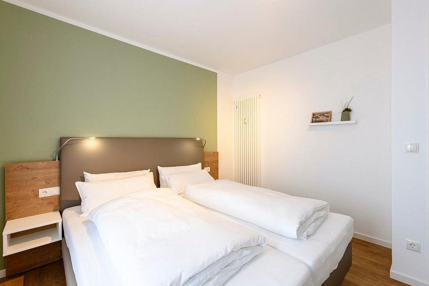 Deichhäuser Anna Küste Deichhäuser Anna Küste 1-30 Bensersiel - Schlafzimmer mit Doppelbett