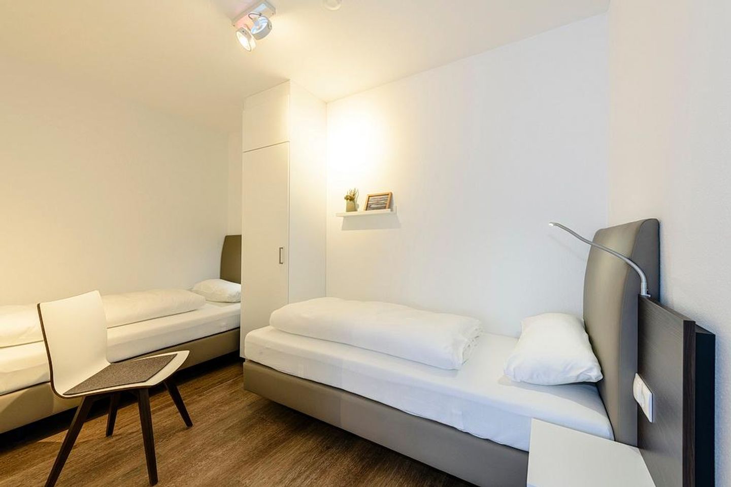 Deichhäuser Anna Küste Deichhäuser Anna Küste 1-21 Bensersiel - Schlafzimmer mit zwei Einzelbetten