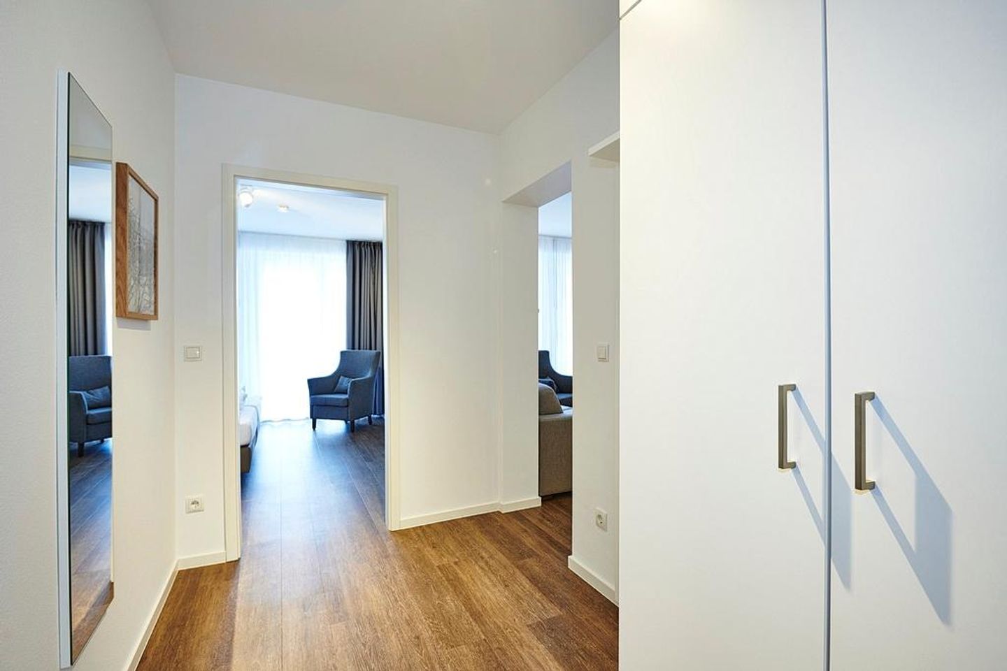 Deichhäuser Anna Küste Deichhäuser Anna Küste 2-11 Bensersiel - Flur mit Kleiderschrank