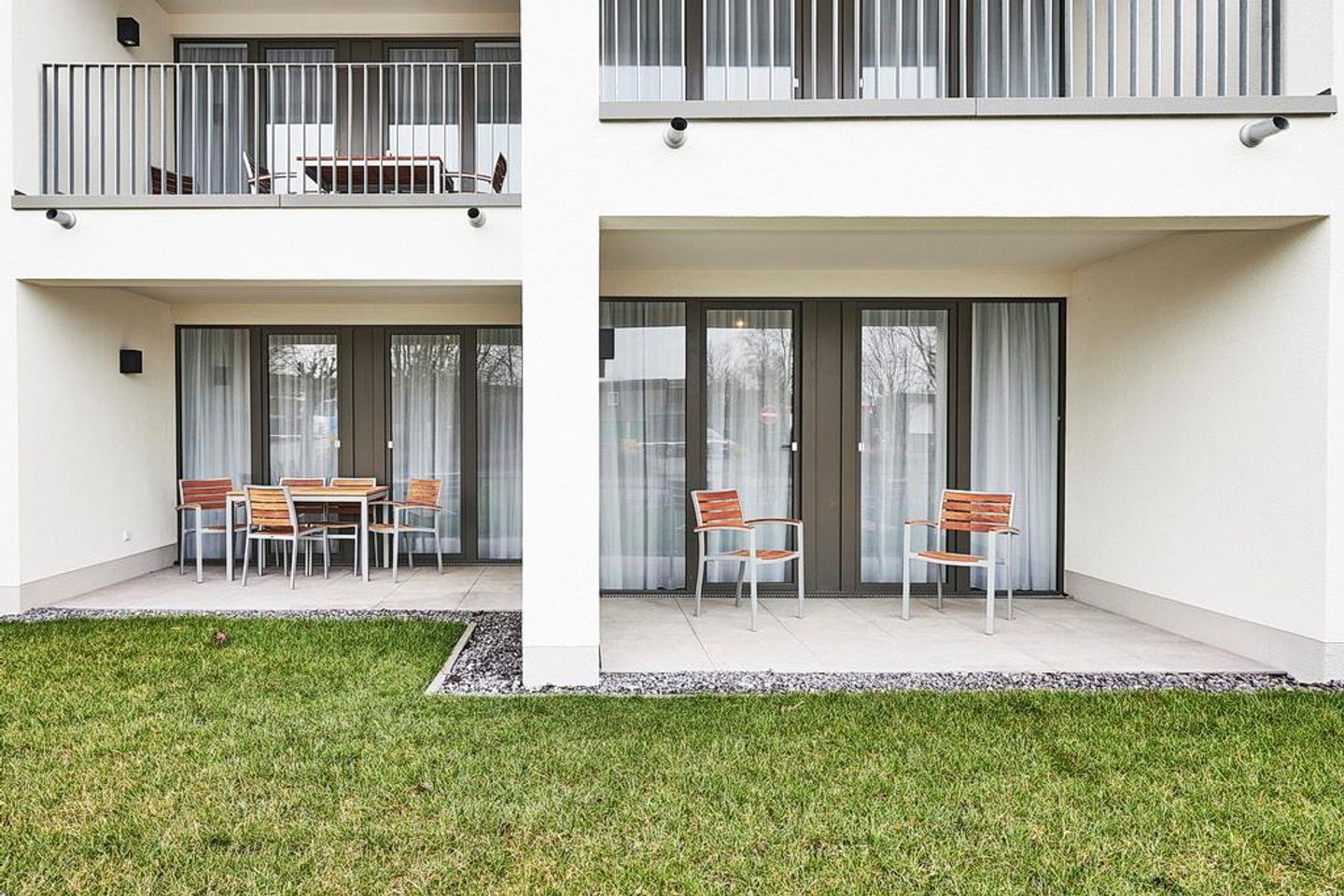 Deichhäuser Anna Küste Deichhäuser Anna Küste 2-11 Bensersiel - Terrasse mit Sitzgelegenheiten