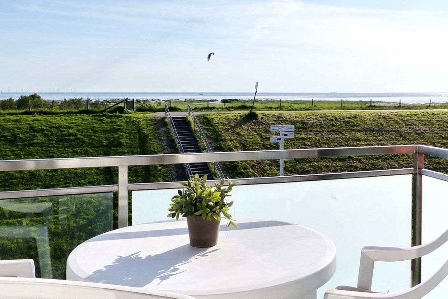 Hus Strandkieker Hus Strandkieker 03 Schillig - Balkon mit Gartenmöbeln