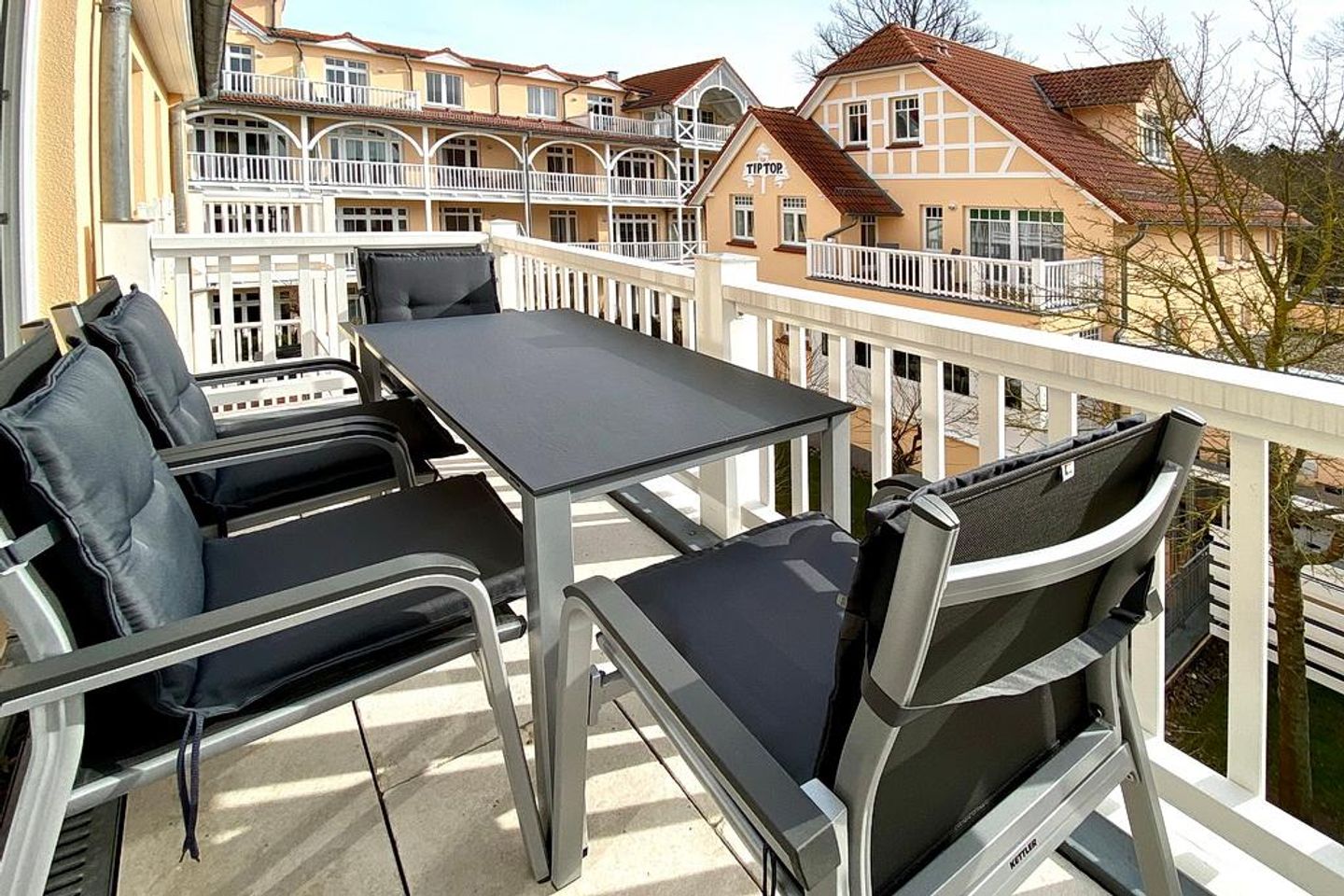 Dünenschloss Dünenschloss 2-16 Kühlungsborn - Balkon mit Gartenmöbeln