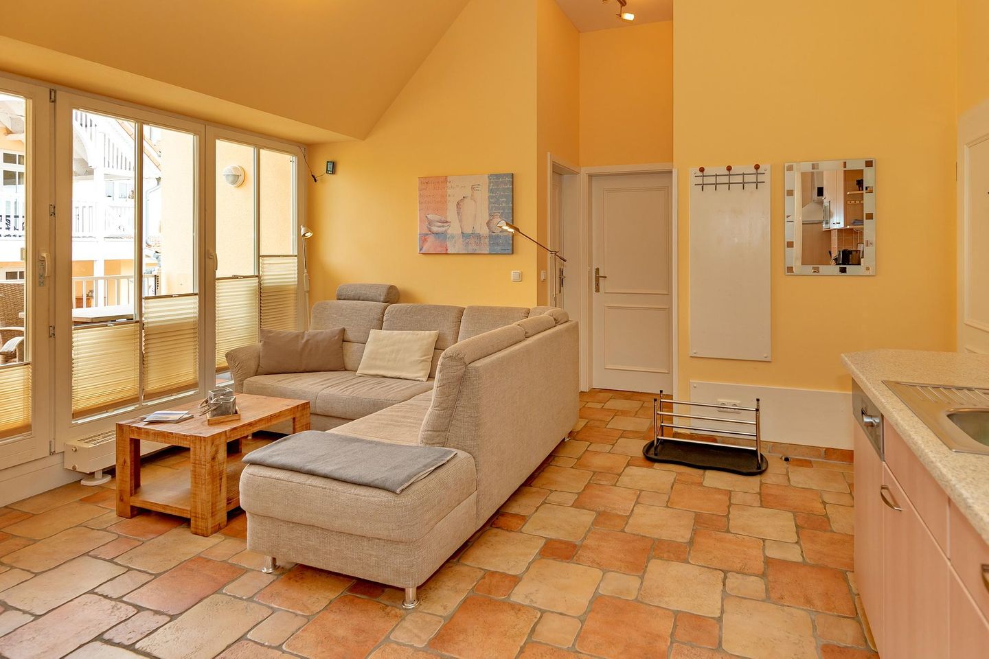 Dünenschloss Dünenschloss 2-25 Kühlungsborn - Wohn-Essbereich mit Couch