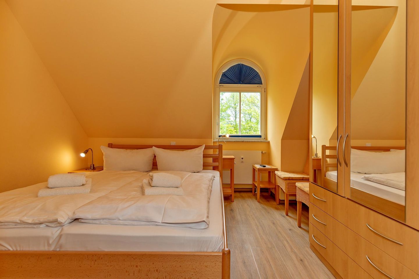 Dünenschloss Dünenschloss 2-25 Kühlungsborn - Schlafzimmer mit Doppelbett