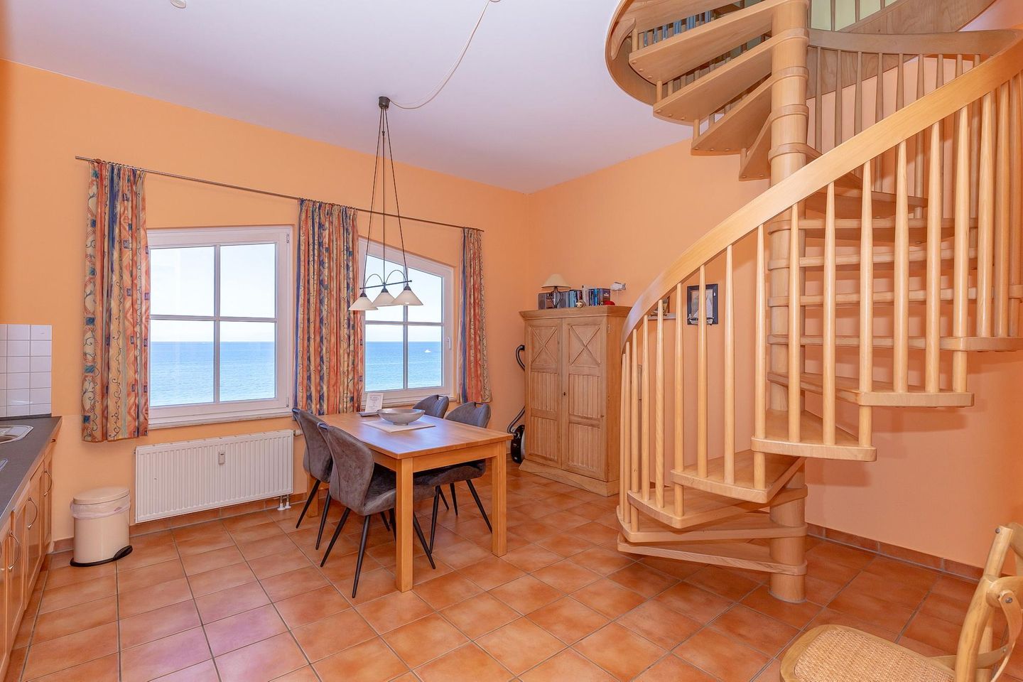 Meeresblick Meeresblick 514 Kühlungsborn - Wohn-Essbereich mit Couch