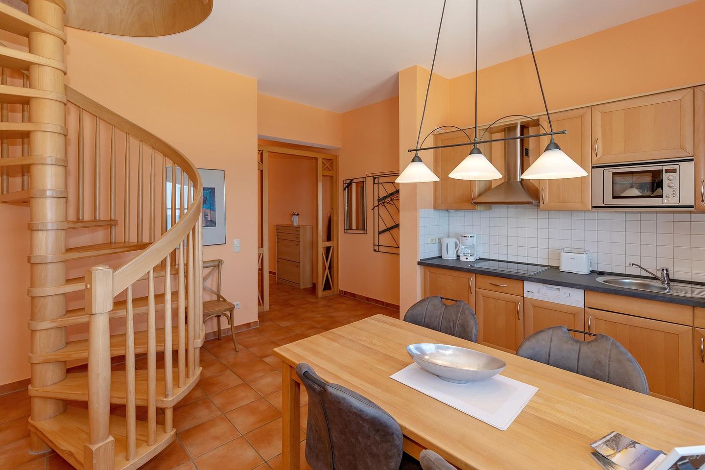 Meeresblick Meeresblick 514 Kühlungsborn - Wohn-Essbereich mit Esstisch und Sitzgelegenheit