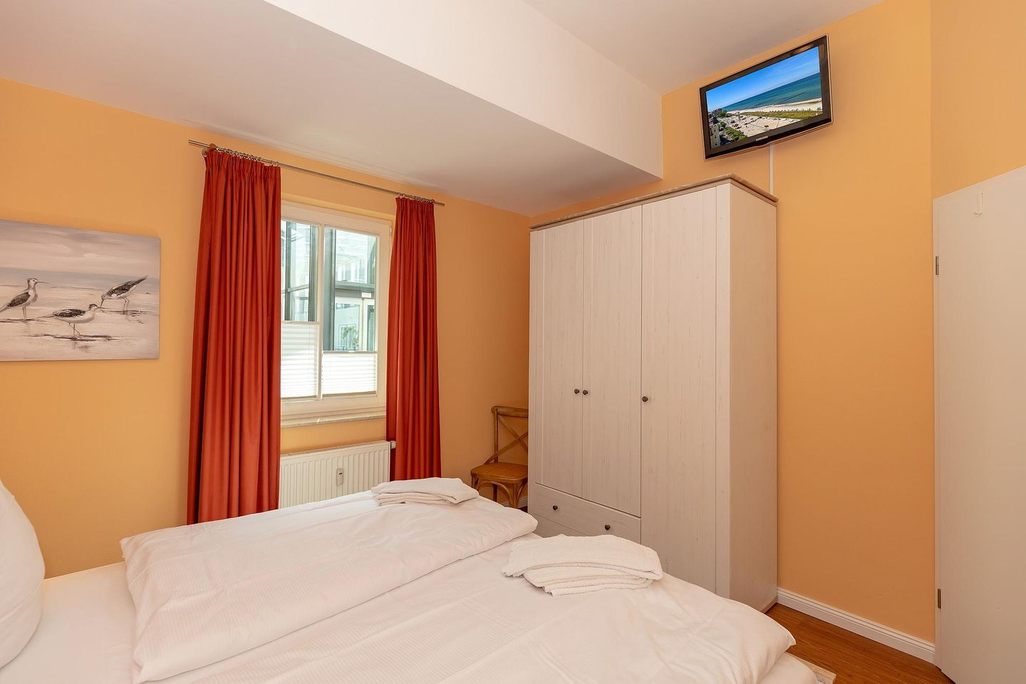 Meeresblick Meeresblick 514 Kühlungsborn - Schlafzimmer mit Doppelbett und Flatscreen TV - gbmv0-01 - Großenbrode