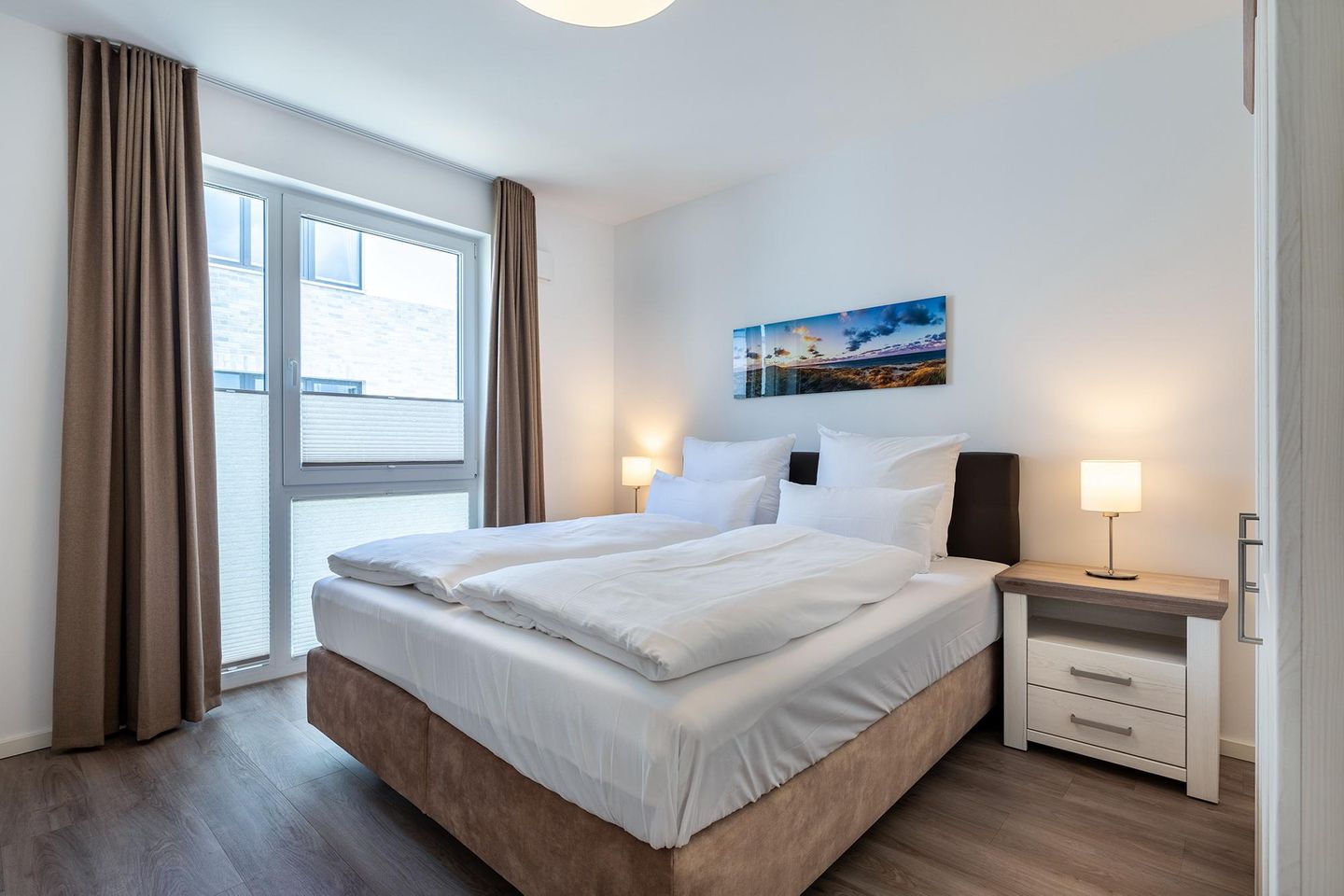 Aparthotel Ostseeallee Aparthotel Ostseeallee 2-12 Boltenhagen - Schlafzimmer mit Boxspringbett (1,80 x 2,00 m)