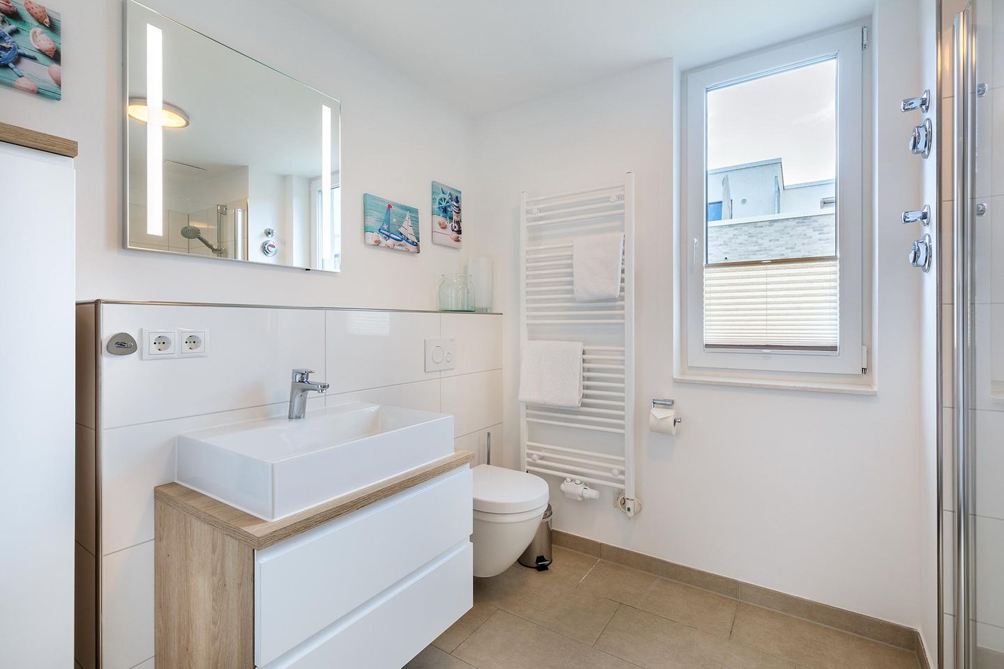 Aparthotel Ostseeallee Aparthotel Ostseeallee 2-12 Boltenhagen - Badezimmer mit Waschtisch