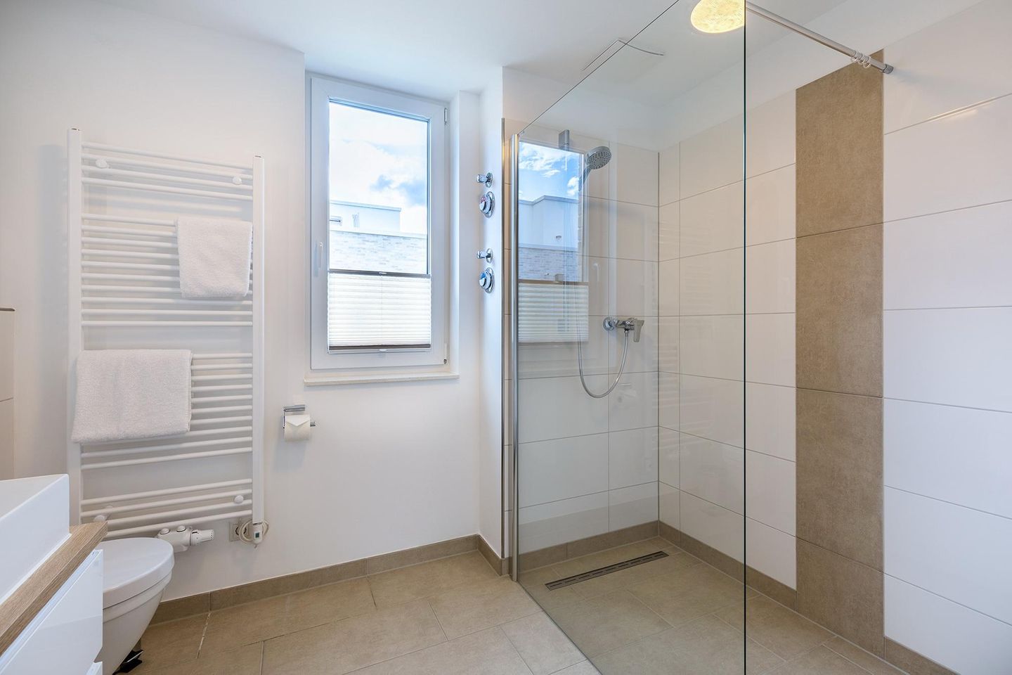 Aparthotel Ostseeallee Aparthotel Ostseeallee 2-12 Boltenhagen - Badezimmer mit Dusche